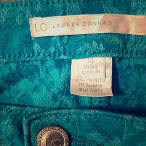 Gorgeous jean pants with raised design